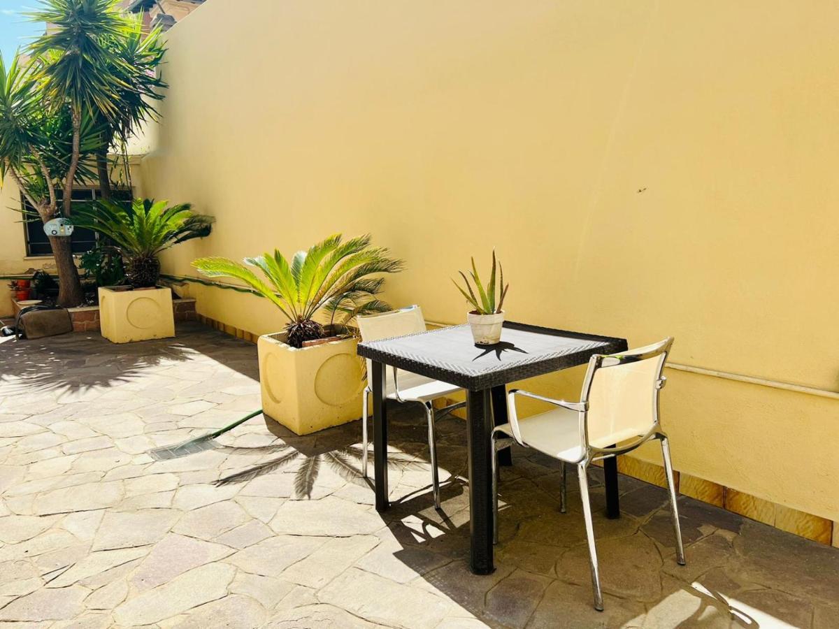Surf House Apartment ลิโด ดิ ออสเตีย ภายนอก รูปภาพ
