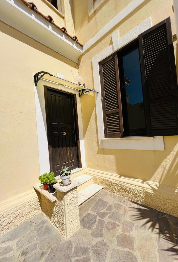 Surf House Apartment ลิโด ดิ ออสเตีย ภายนอก รูปภาพ